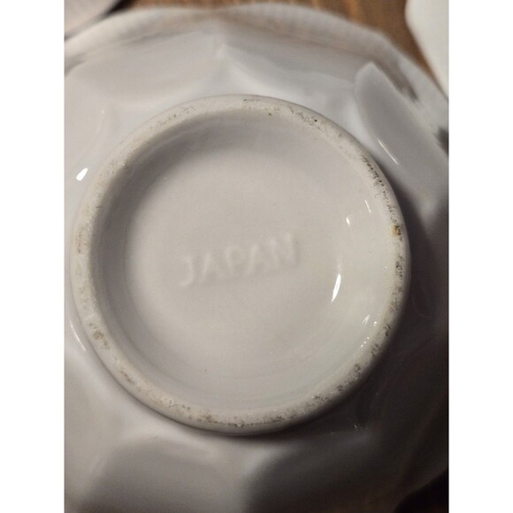 Vintage Porcelain Lotus Tulip Rice Bowl, Japan - Picture 6 of 8